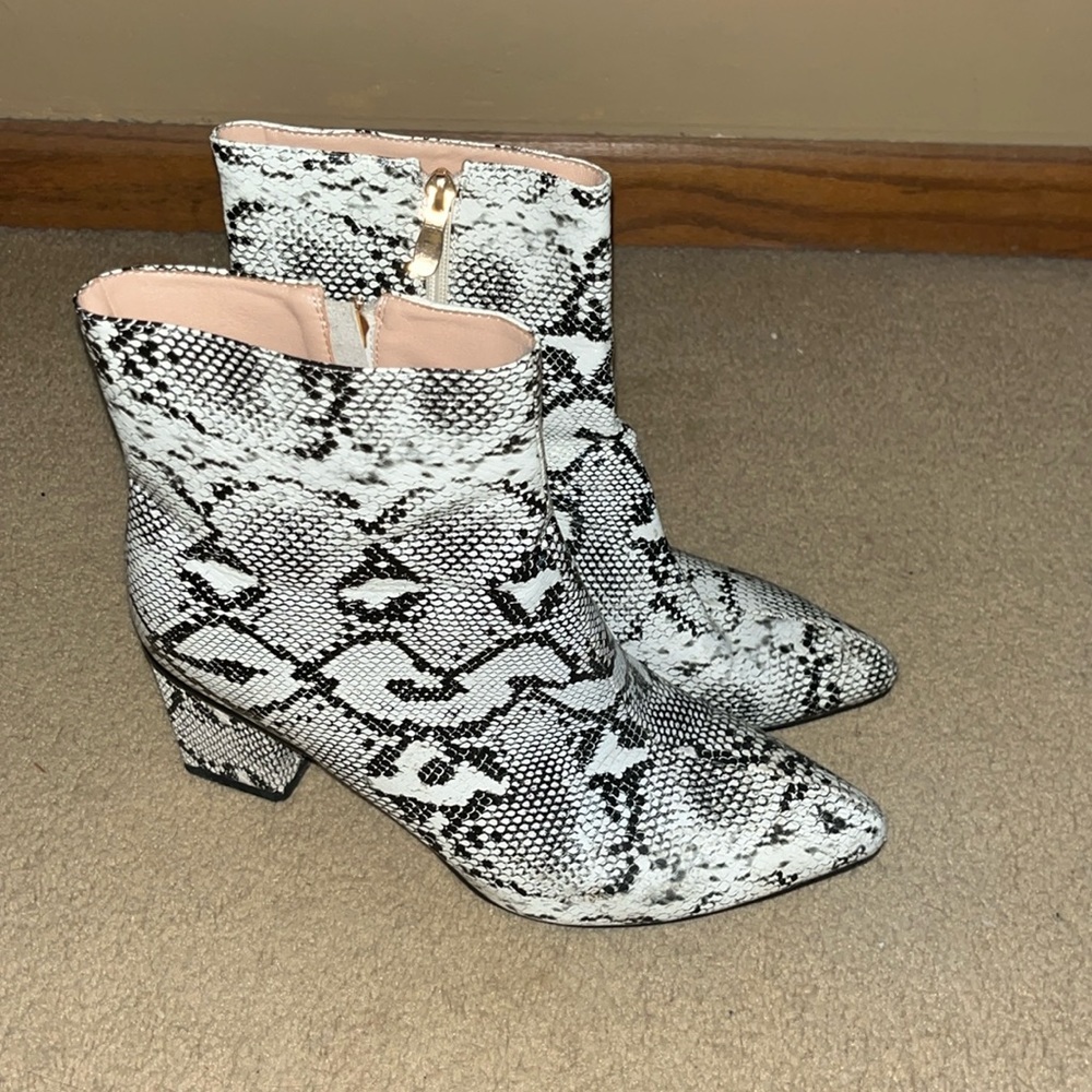 Snake skins leather boots